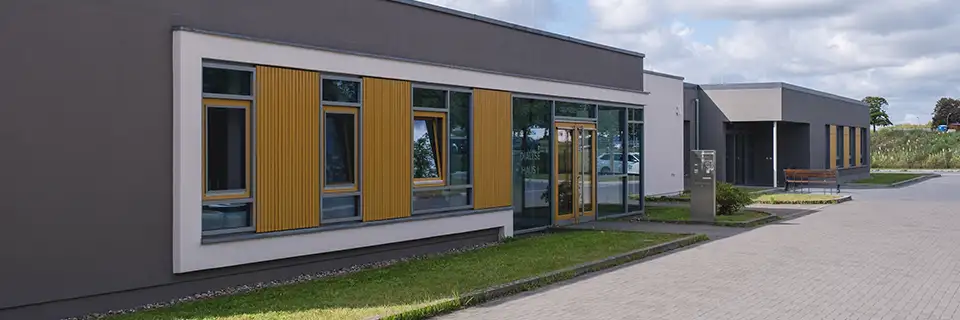 Außenansicht Vorderhaus der Dialyse Güstrow